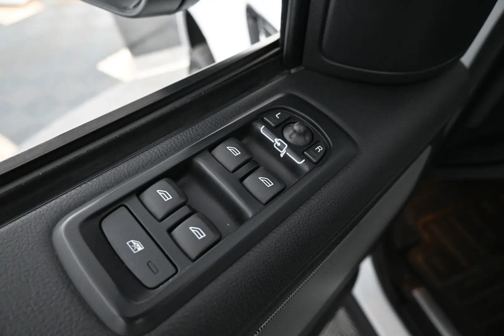 Car Image - 2YXGgZp4PONcliVkRJ4Sc3