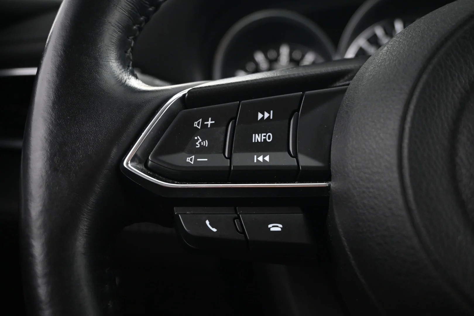 Car Image - 76kD0JSe950uG2ZRTzYfSM