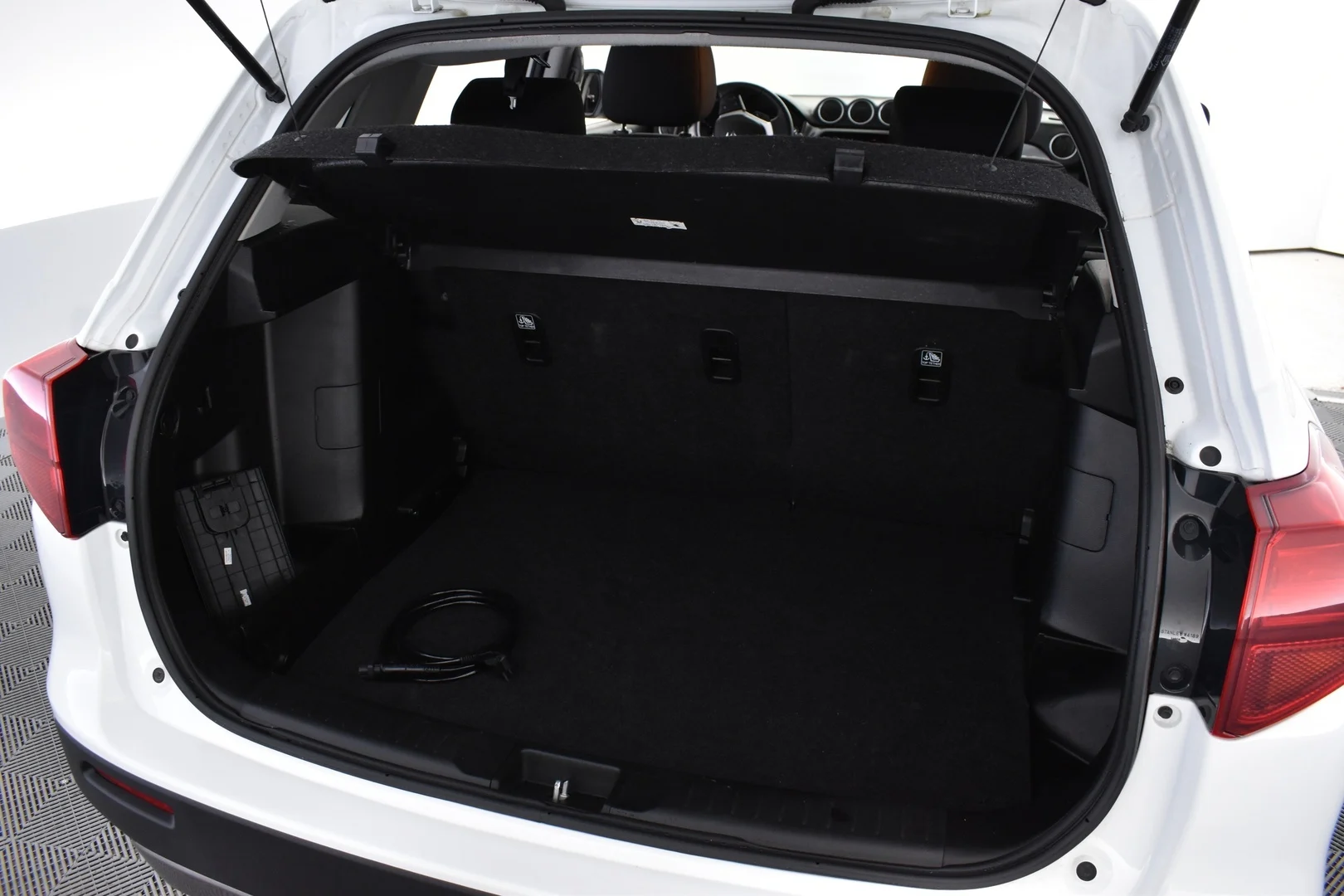 Car Image - 2FVtqiU5g0MIvTaj5rfwMJ