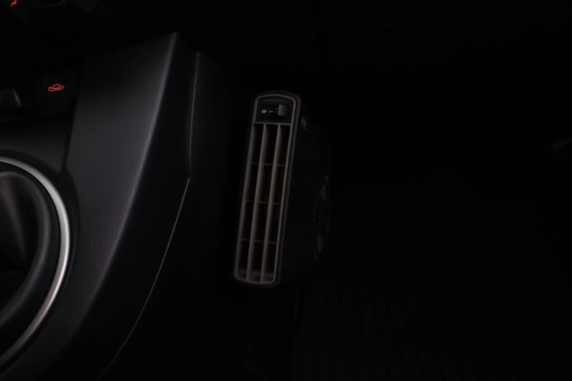 Car Image - 7EVpKj1yZwUN1eYrNr4uKQ