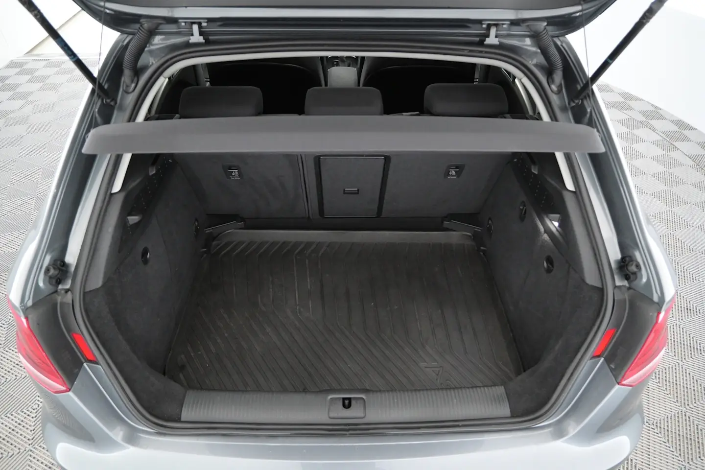 Car Image - ieNdAIYuROZc9wvjiRVPw