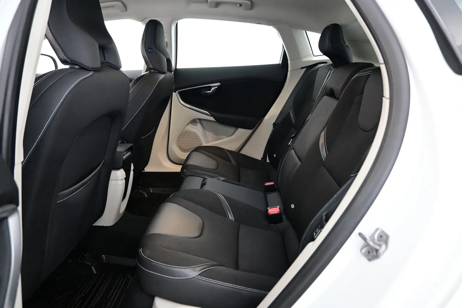Car Image - al0lbAPHp4pKqLP6kXmsB