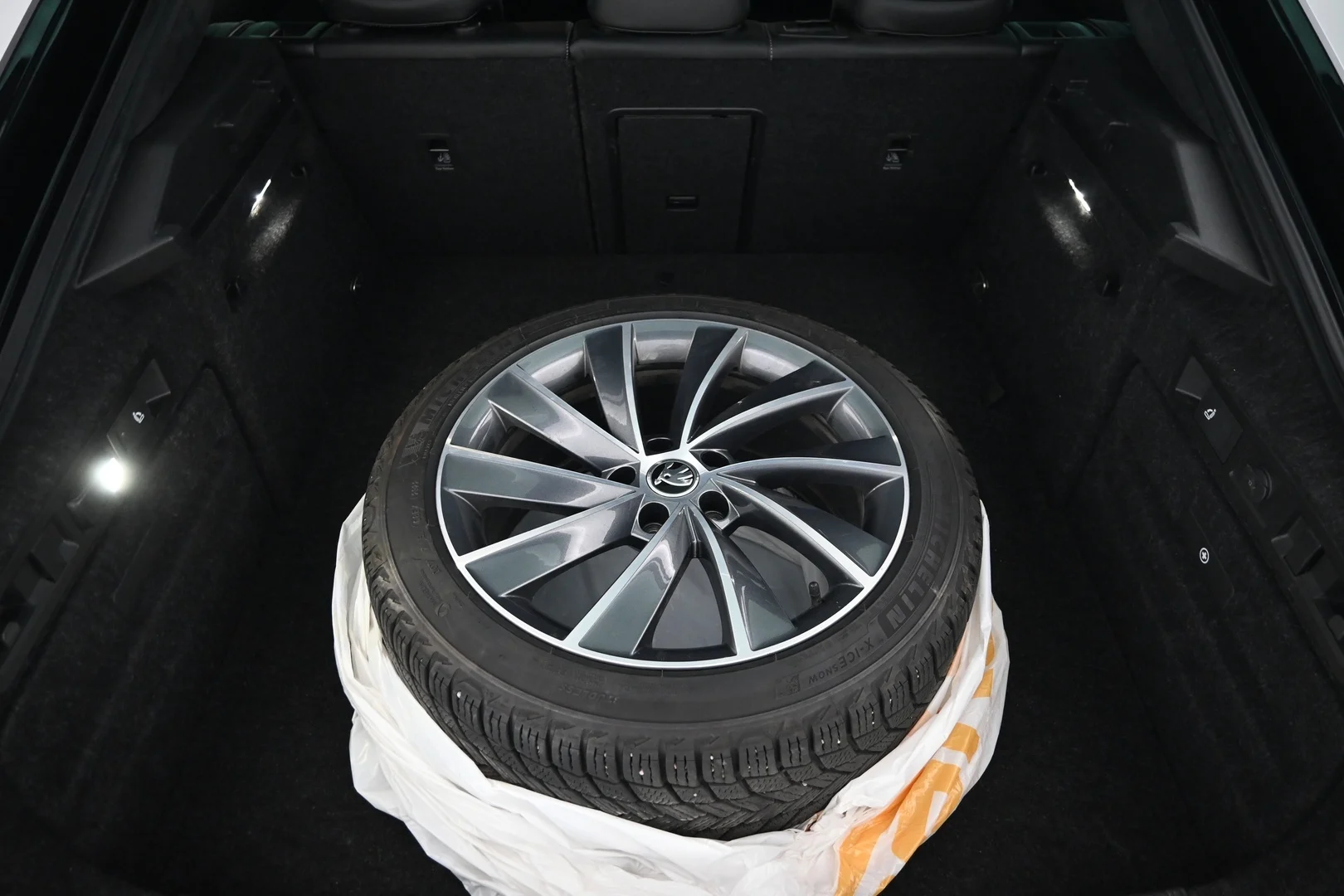 Car Image - 2ly5ys7CW9PIiBLPeBfk6U