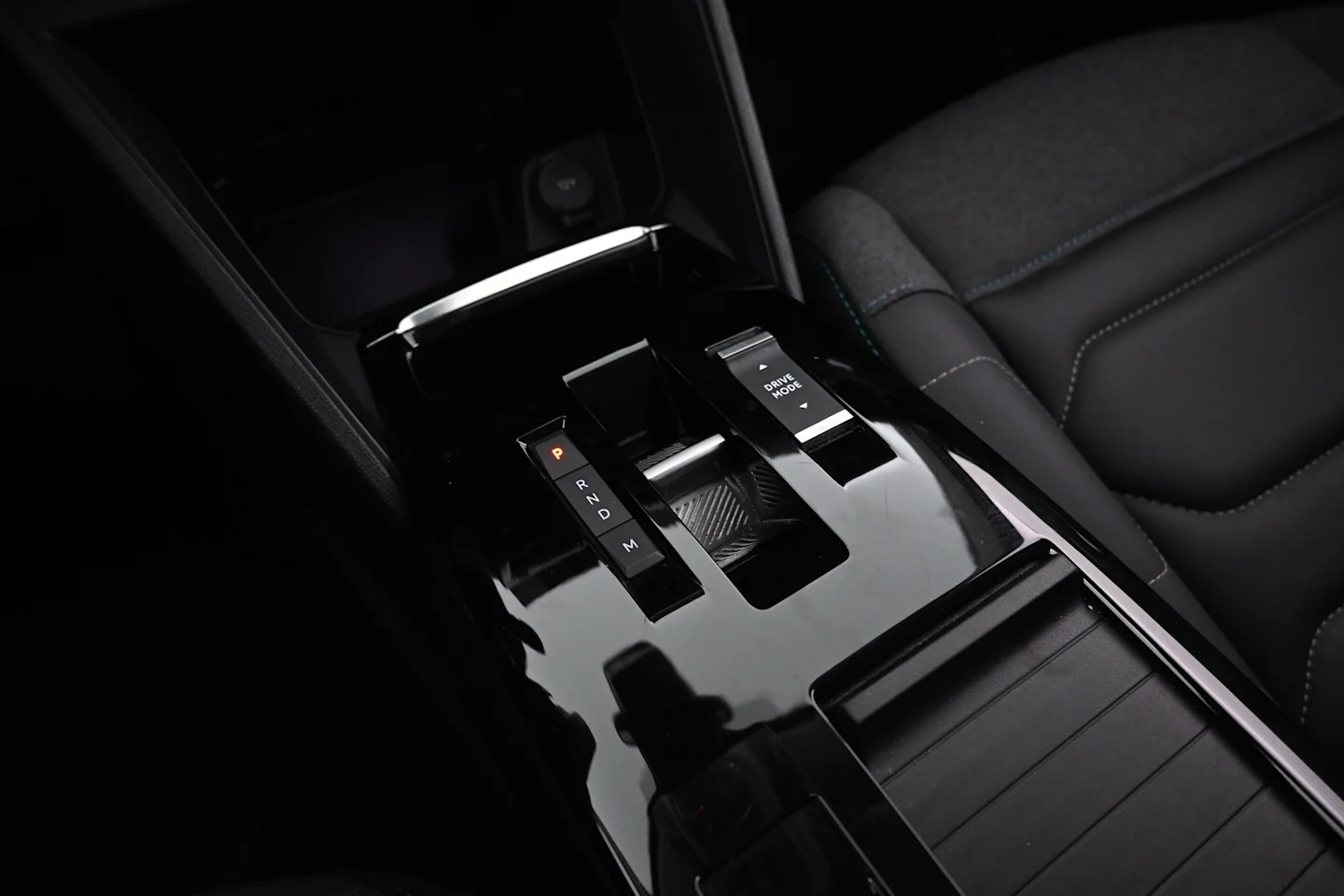 Car Image - 1r1Y6SRy0LEonTwRM2QrY0