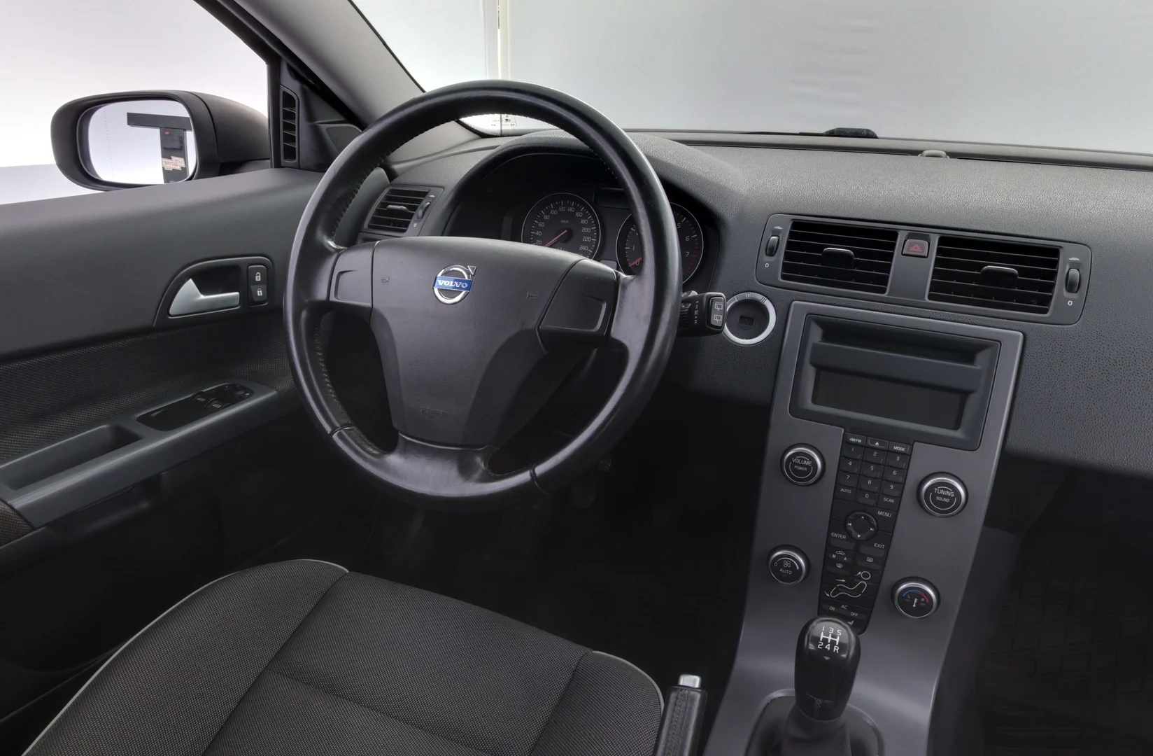 Car Image - cjaL5d8EdaRo0SfDm6rrr