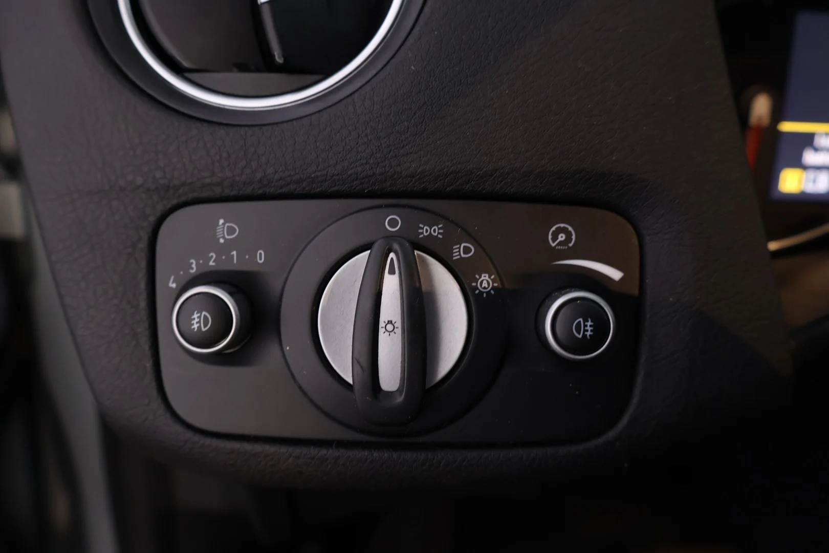 Car Image - vXcW9Znu7BZRGoNUyCR7F