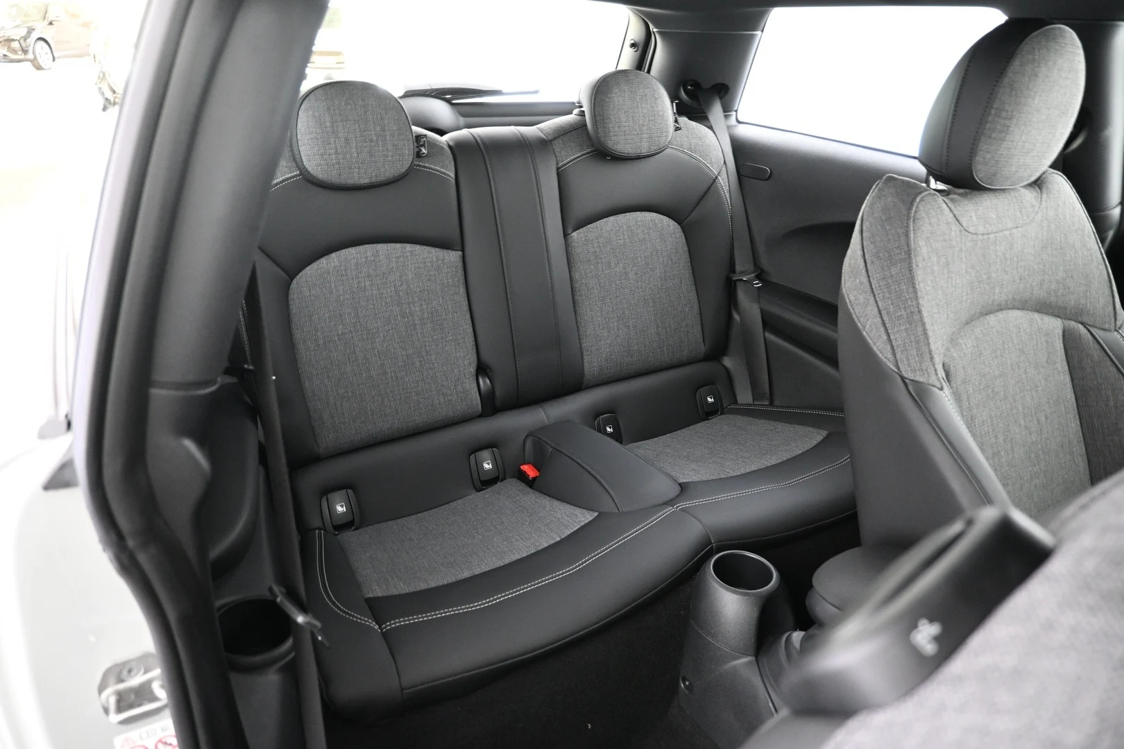 Car Image - 2rLjjwjb0wrKYouZLb45Fa