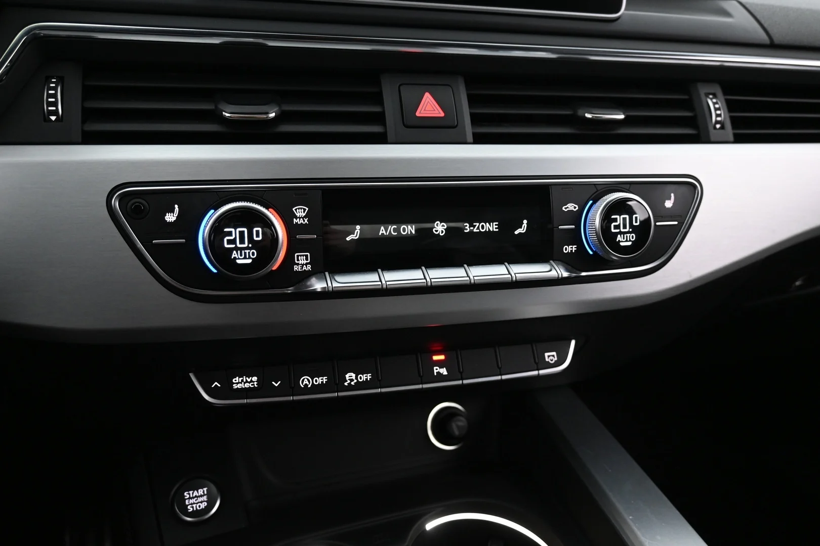 Car Image - 6TQlLY1hvzzeoMHQc2jJX0