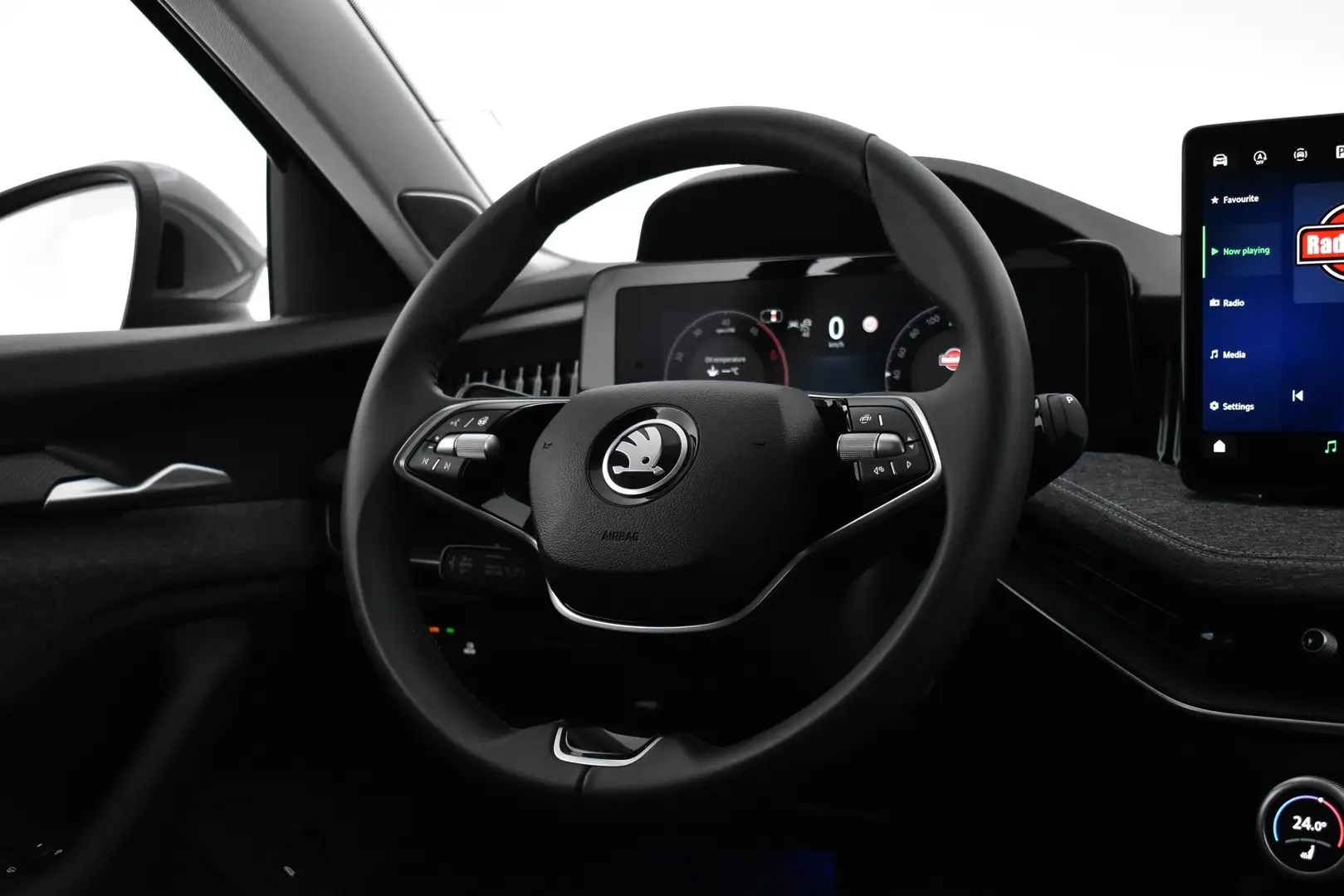 Car Image - 0qBrli8TODFW1pbNwGLnq