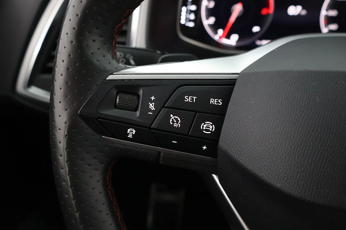Car Image - 2IDL9CaAIrZQ7dg9oBM20G