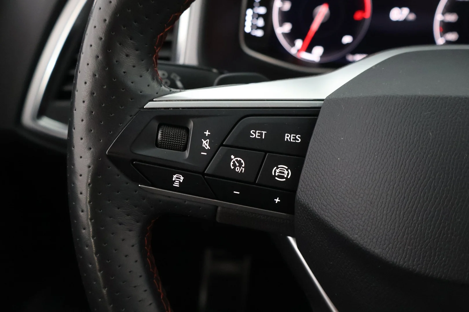 Car Image - 2IDL9CaAIrZQ7dg9oBM20G