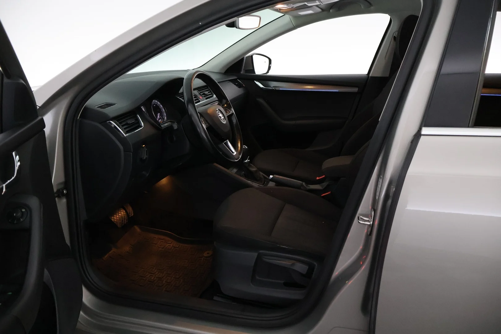 Car Image - 4K8xw0DmOrhKgv2AAUIhPb