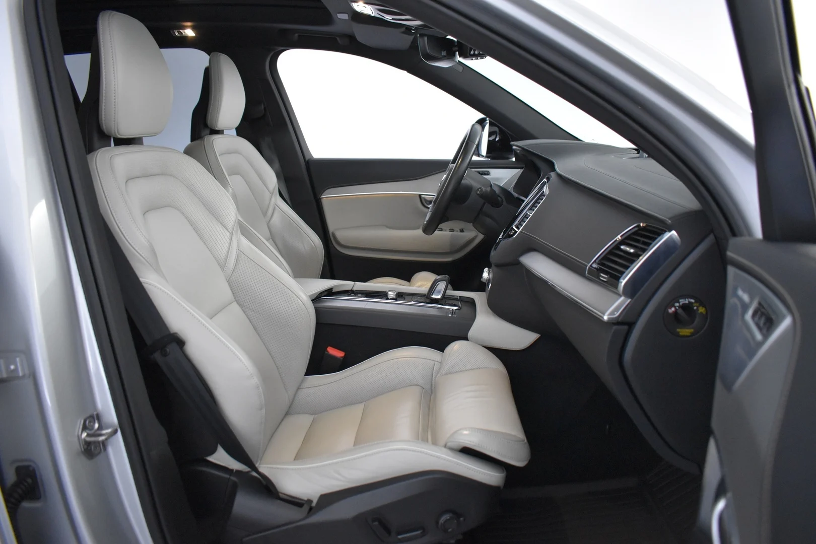 Car Image - 2kVYfXq4ZiV5Uv8AVRnaGf