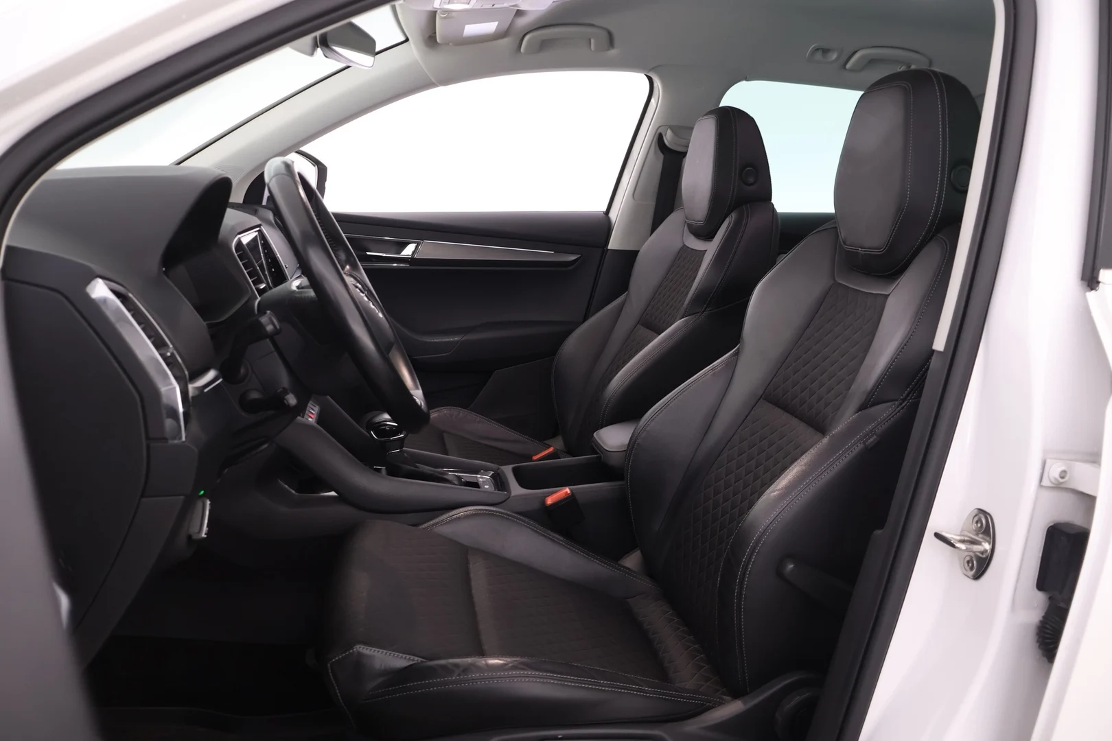 Car Image - 6HlyeyhtvTn4Teg5l5nDWd
