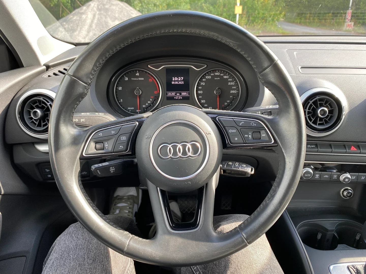 Car Image - 74zRY3mYmCxISJTTvTGmST