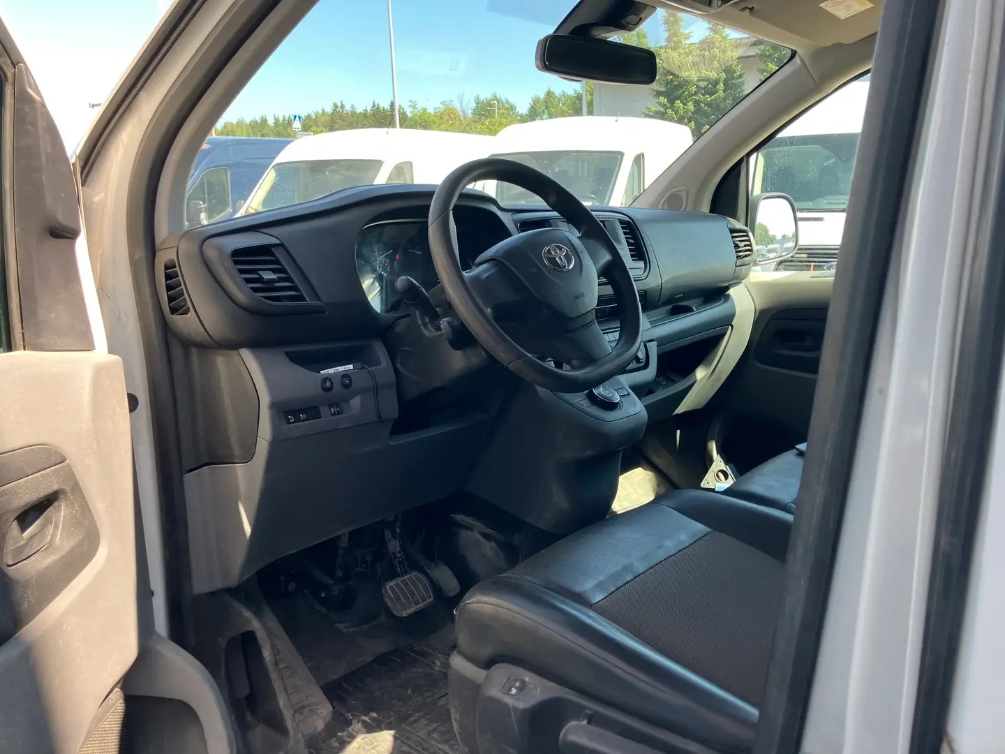 Car Image - 7tmwNhbIyLWFebxGMBal88