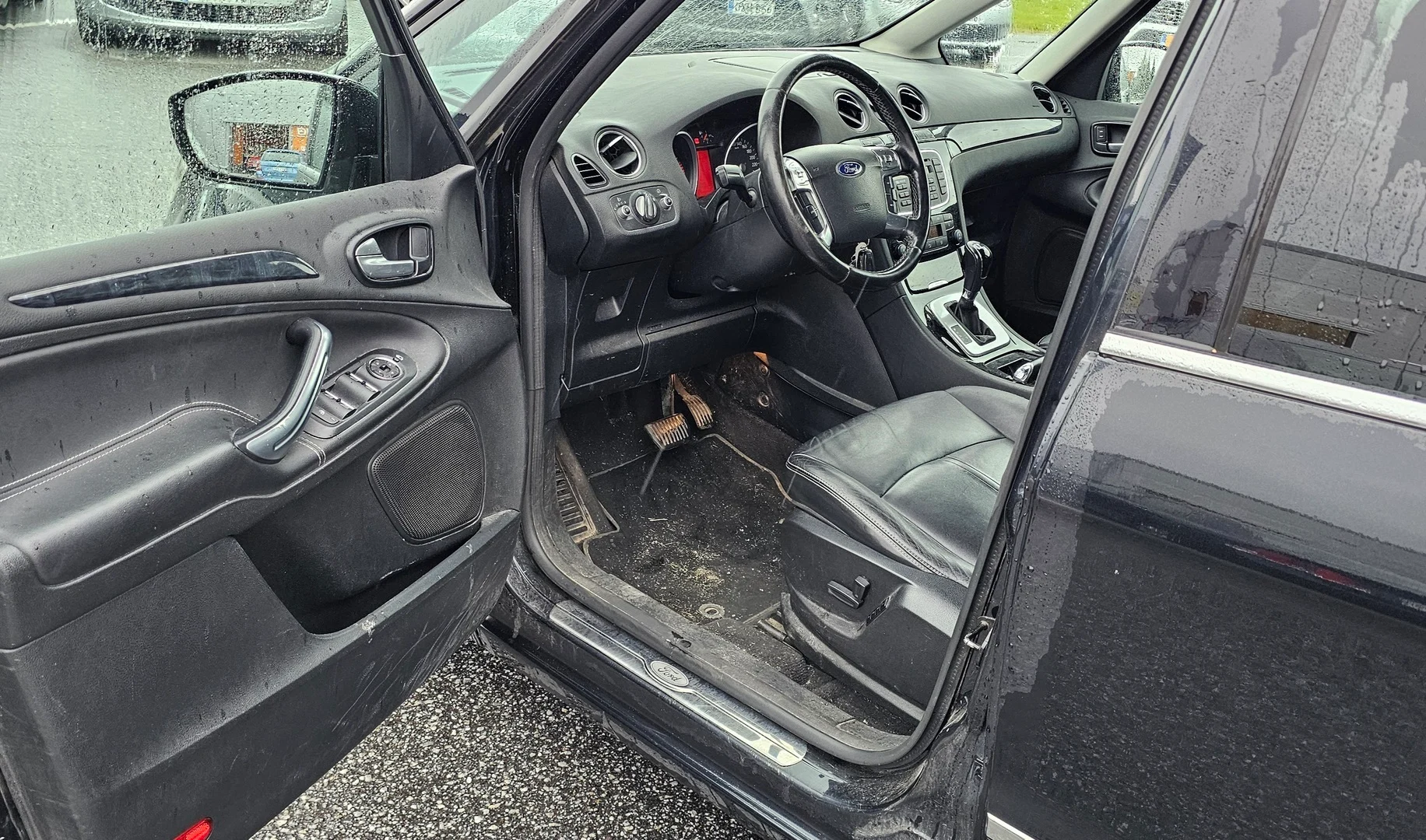 Car Image - 4a0VukQyZGwibc1dd2rya