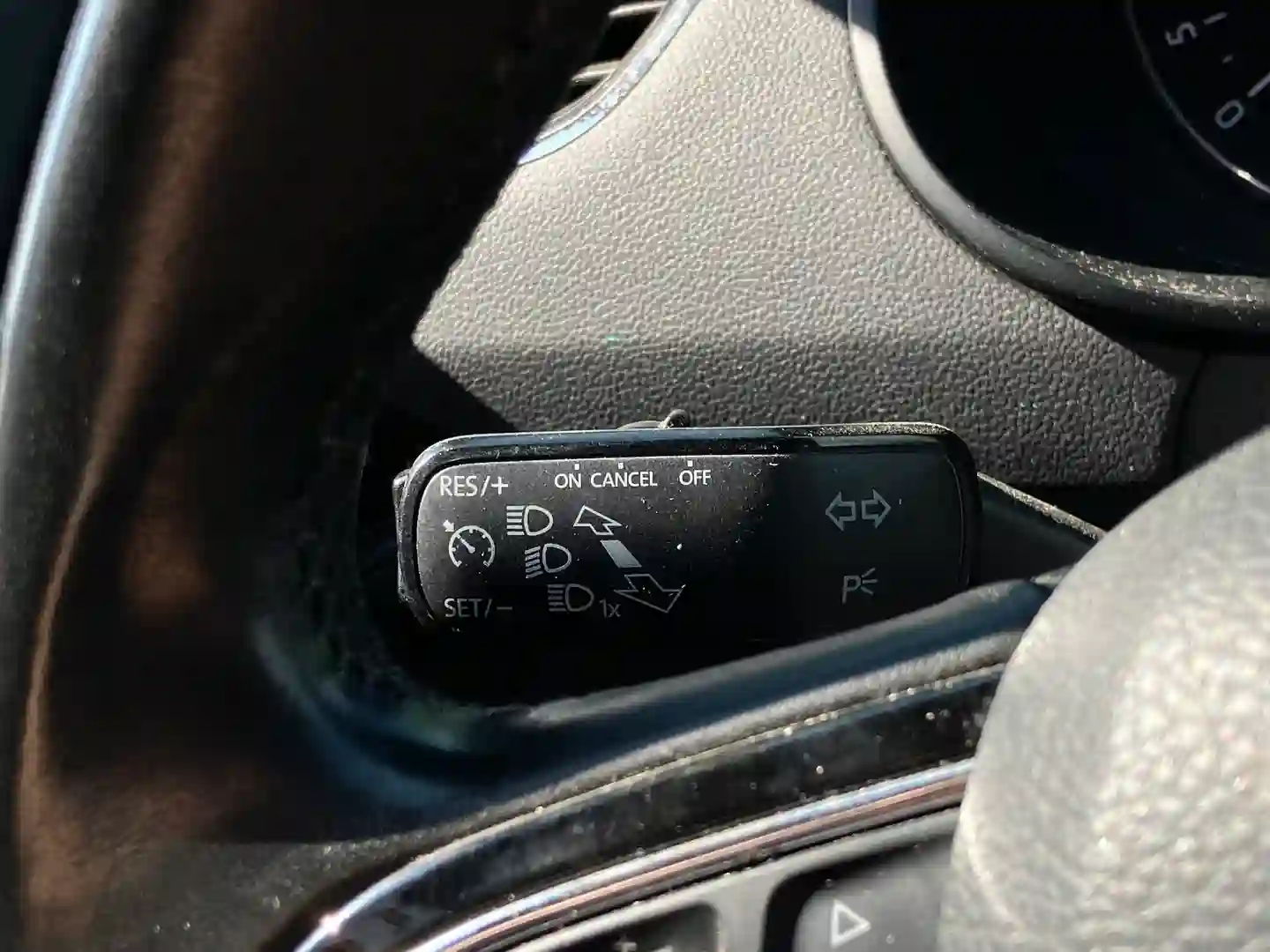 Car Image - 72SFiUHqw3k0LLy9IqUhzn
