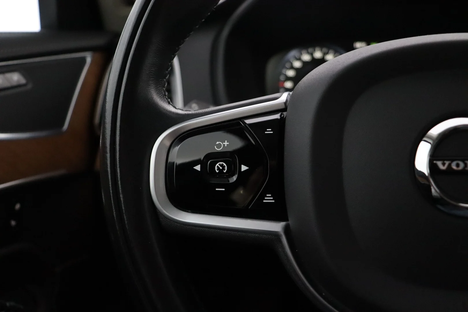 Car Image - 2MBbTSDhgg1PyLUQXcRg6E
