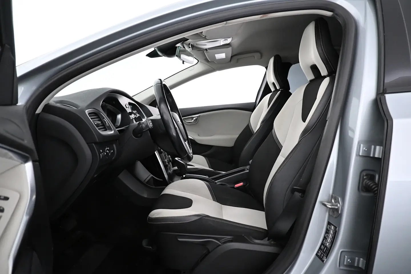 Car Image - xpyeLHHjzyQDfsvrv81JH