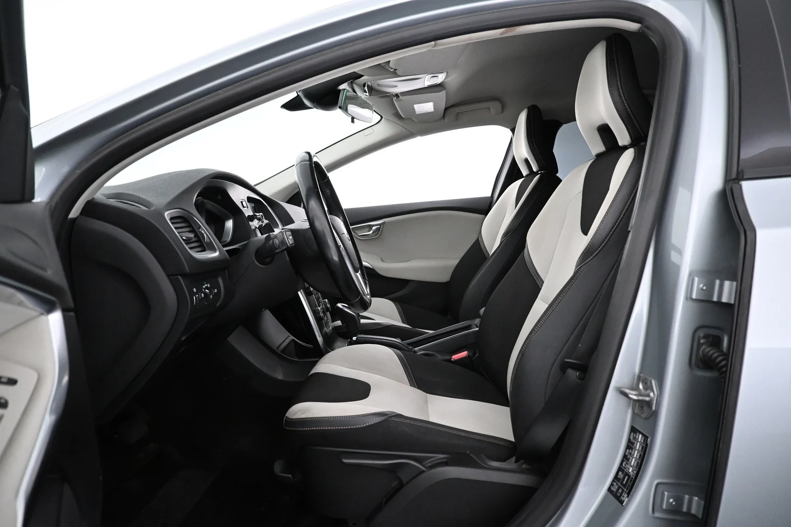 Car Image - xpyeLHHjzyQDfsvrv81JH
