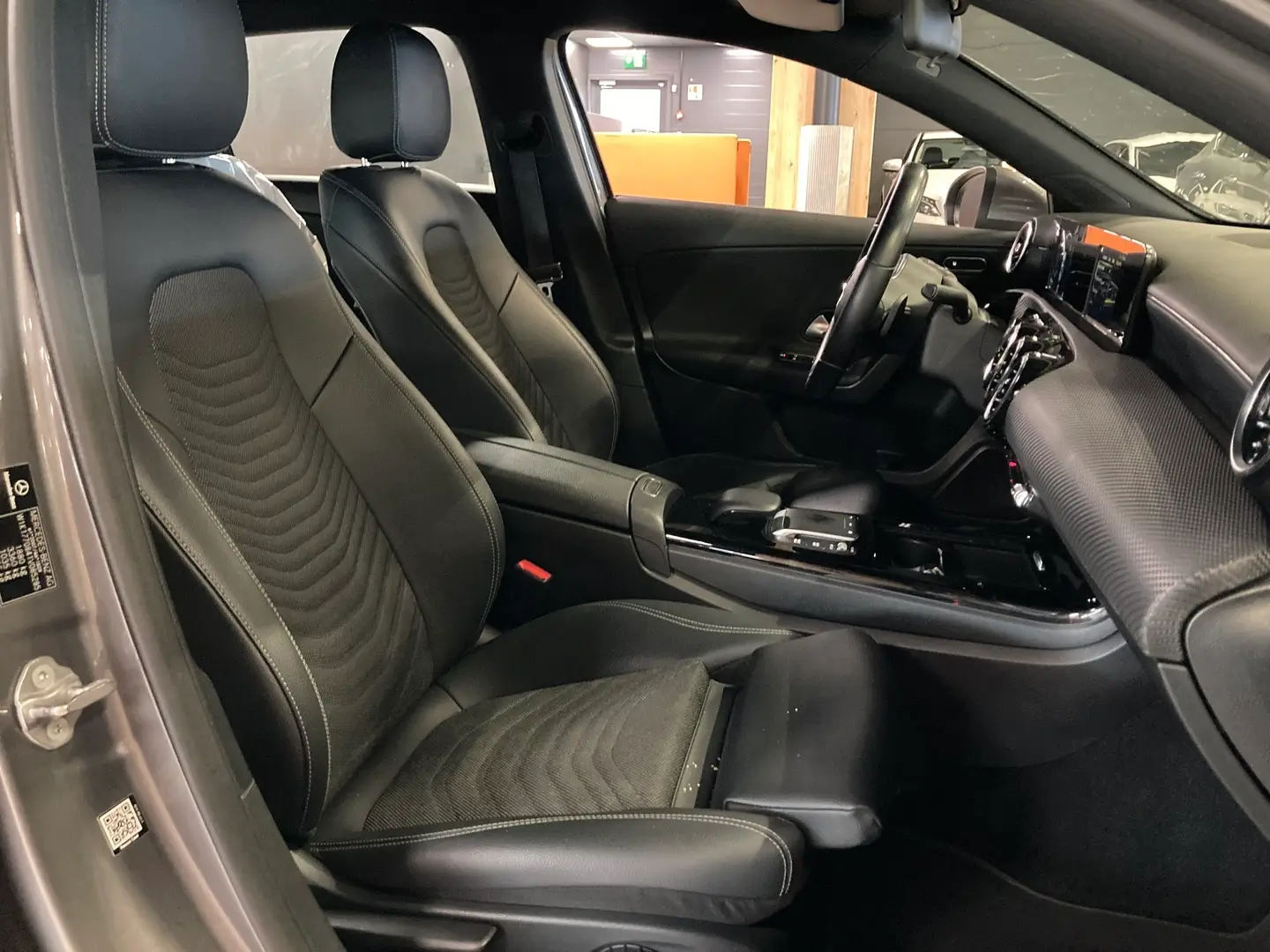 Car Image - 64CGH6WjZzbvoLOL2PPLtO