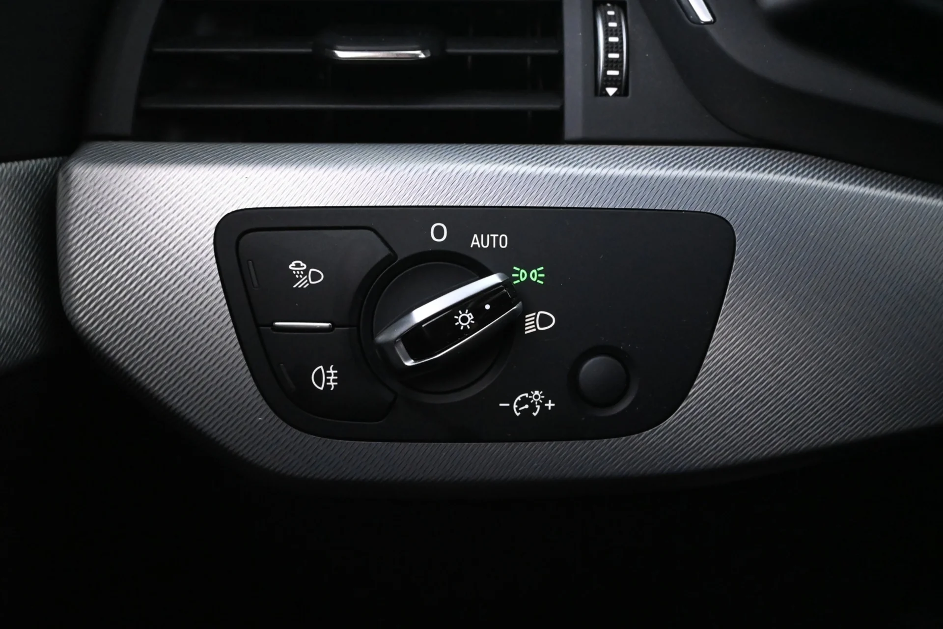 Car Image - 2A1Rk5YV7nTIVQNIiacGlt