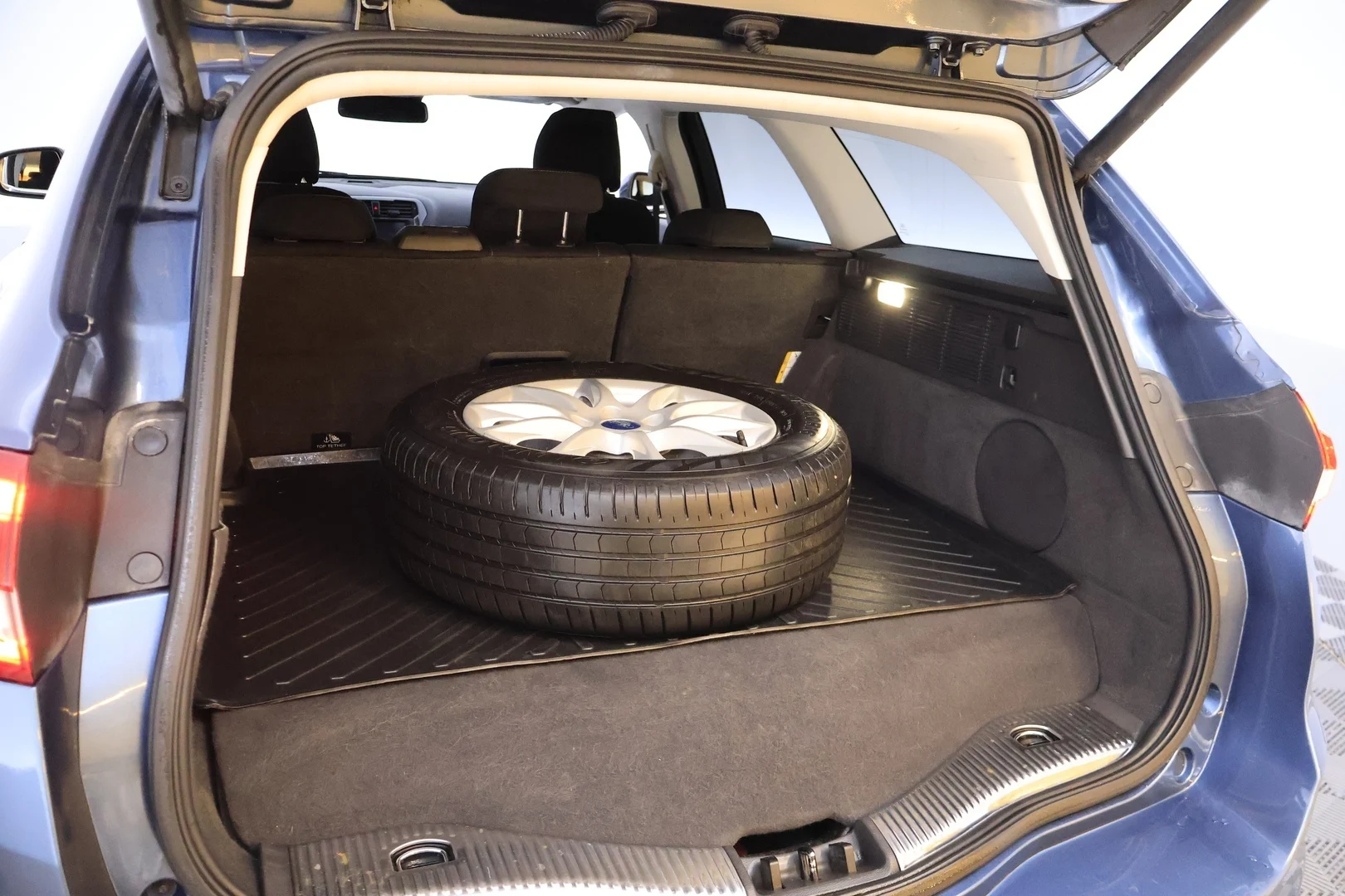 Car Image - 41xNm5eVGZkeySQj1LJCve