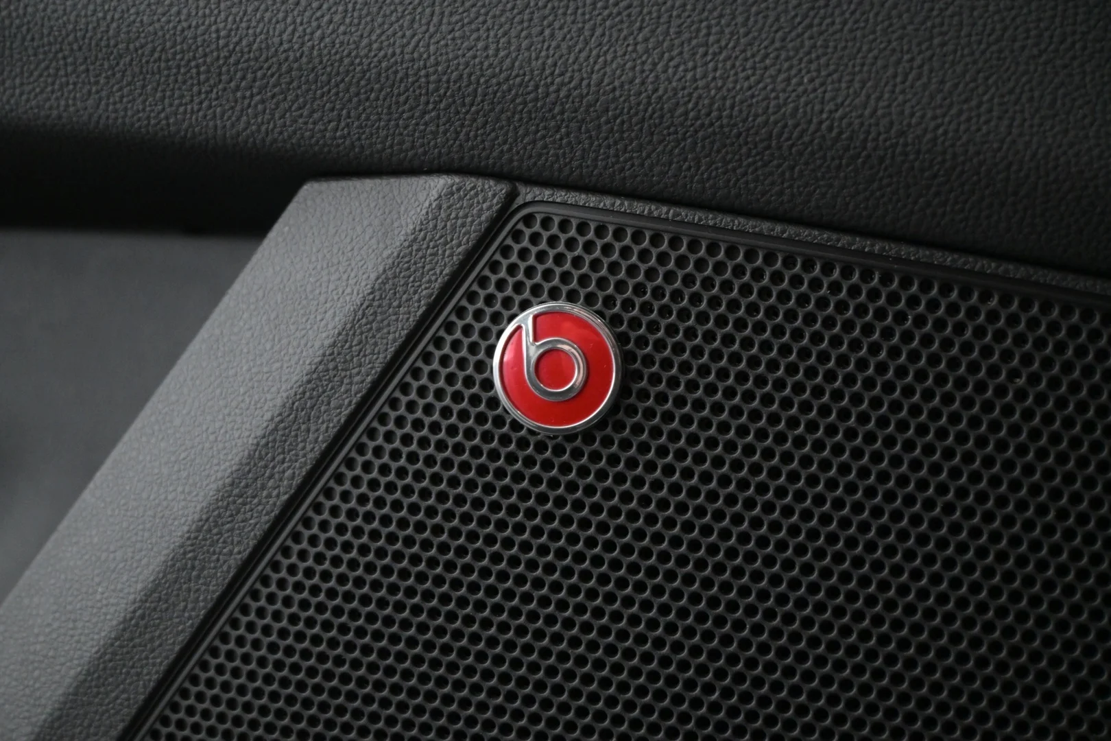 Car Image - 1A2q8cknooMr80zCco6LX3
