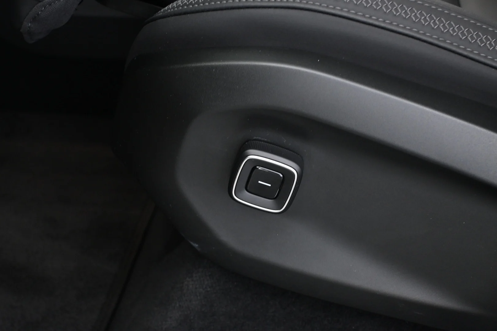 Car Image - 7qjEujmWjAhAIlL4S8YQjF