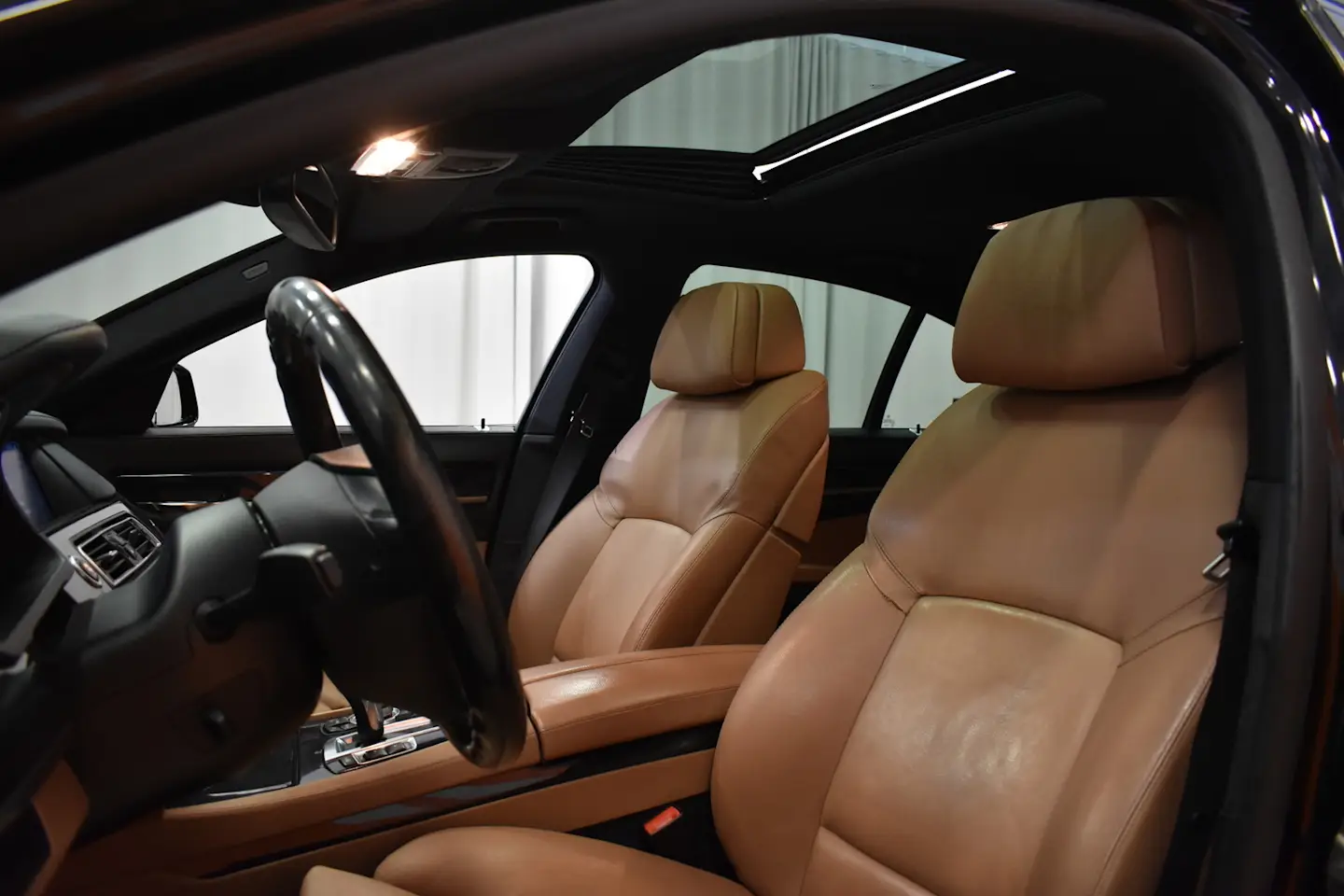 Car Image - fmU7IaI1vwipYcn9VYN94