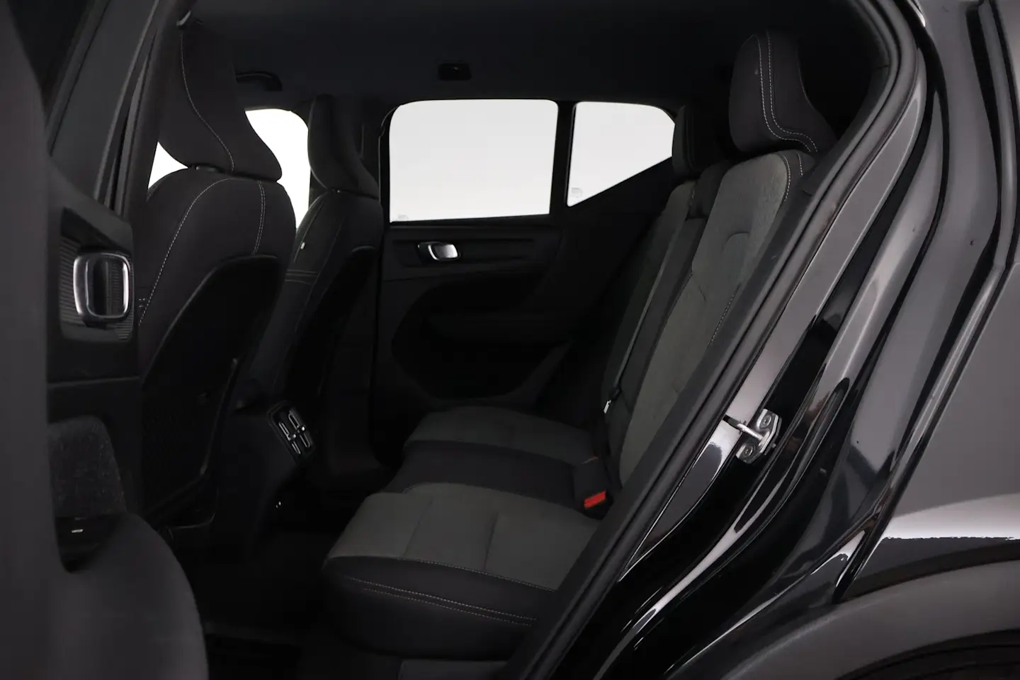Car Image - bKW2yekrLAqCWqtBVZbd8