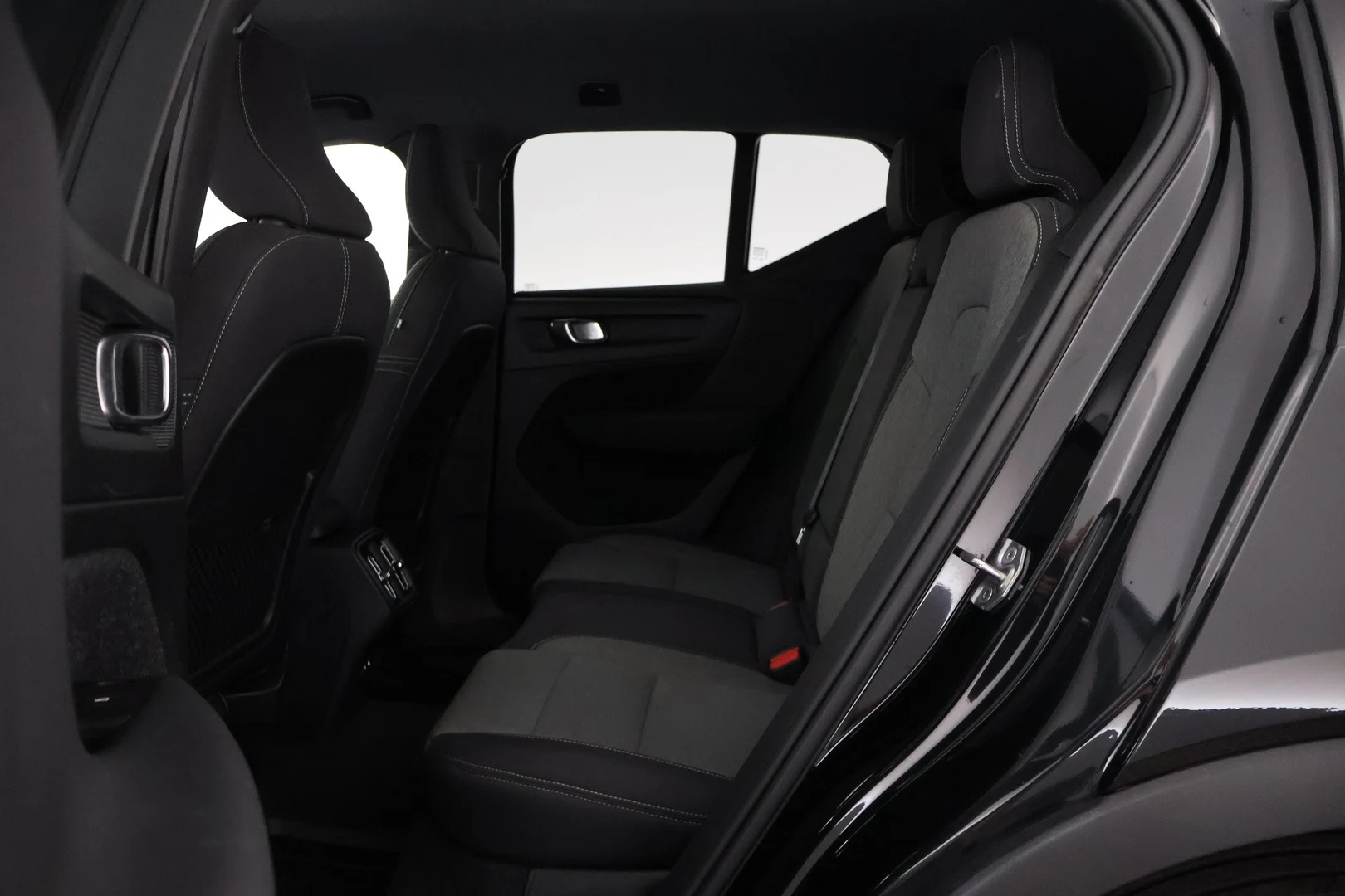 Car Image - bKW2yekrLAqCWqtBVZbd8
