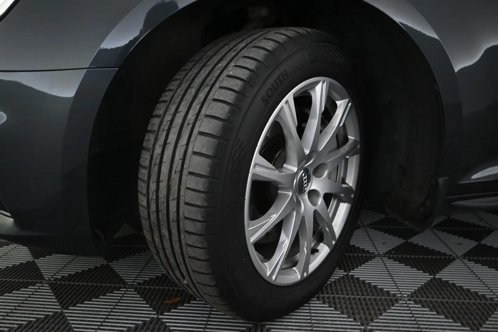 Car Image - 6u8tszWH7CVRVhg9nFHfzb