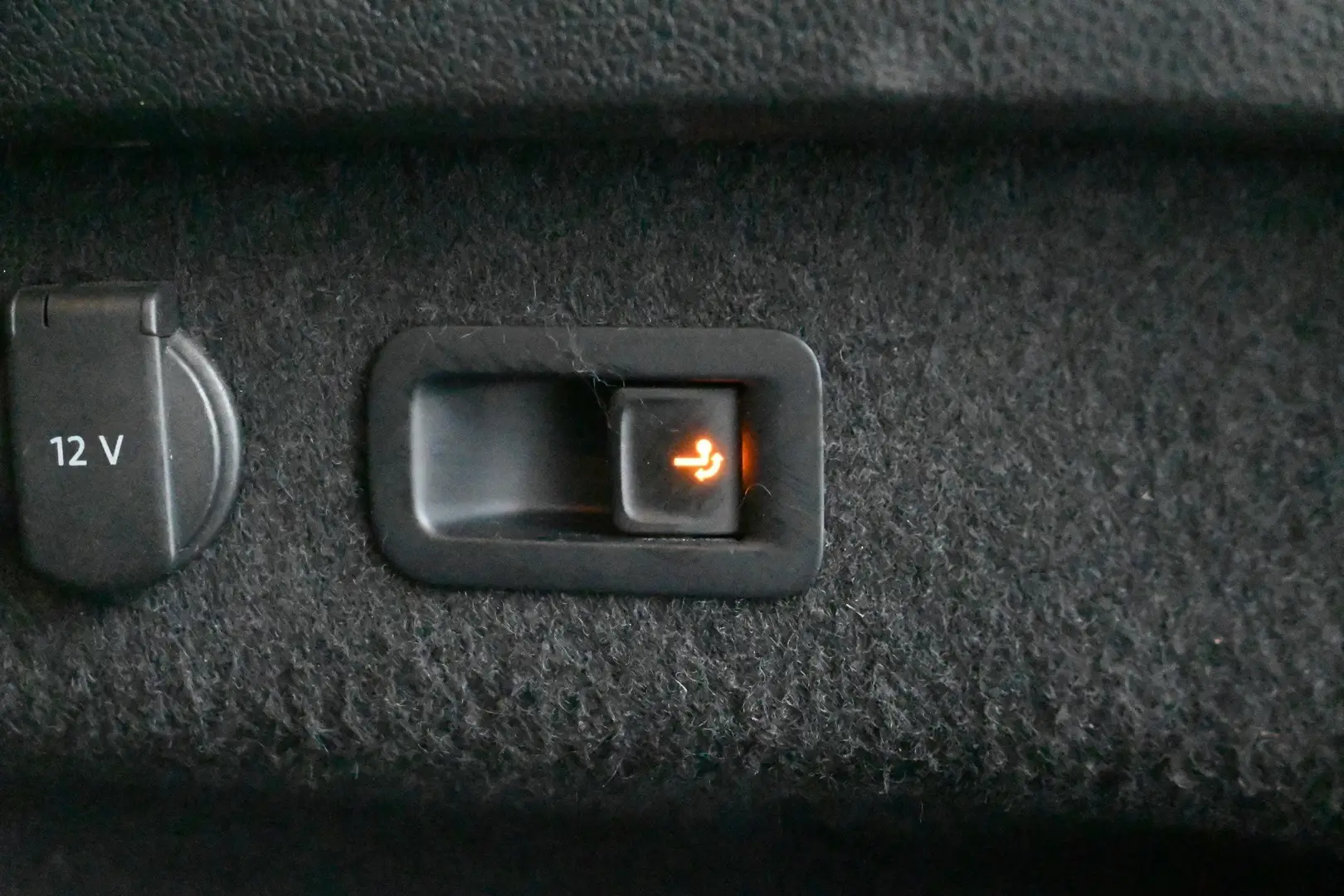 Car Image - 3Kfiu7oIfEuxYT8KgYBhAZ