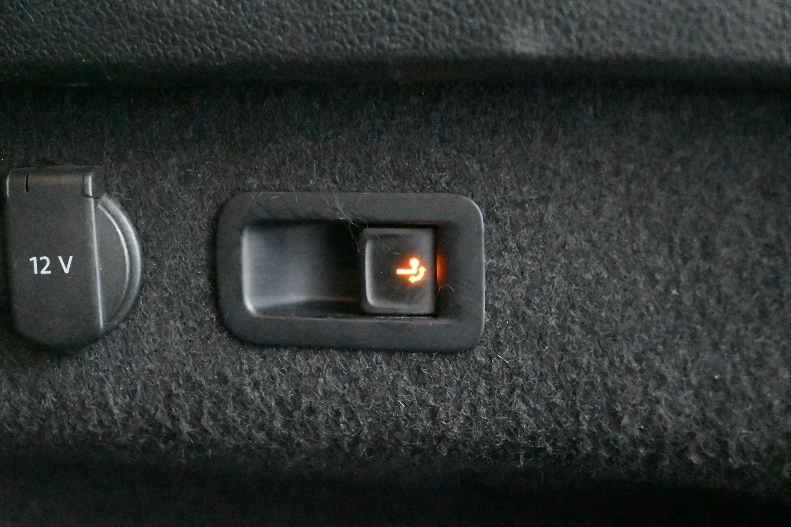 Car Image - 3Kfiu7oIfEuxYT8KgYBhAZ