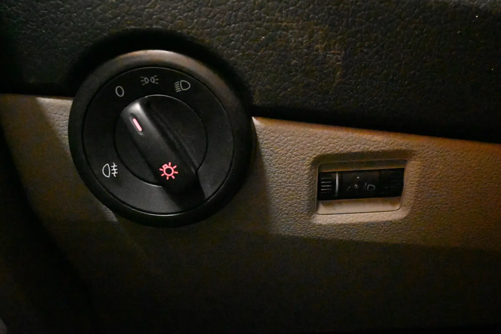 Car Image - 5Zf8FEIt1zA1CbnQMBqY06