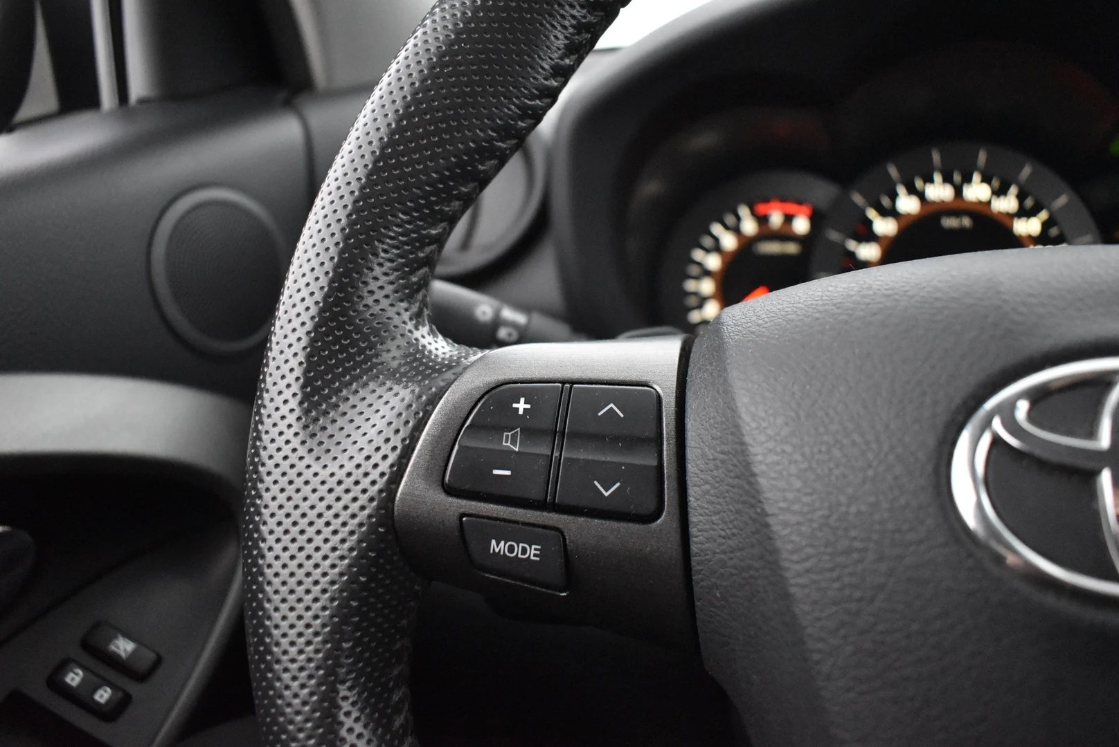 Car Image - 4hBML29hR106LYlFTdRhcU