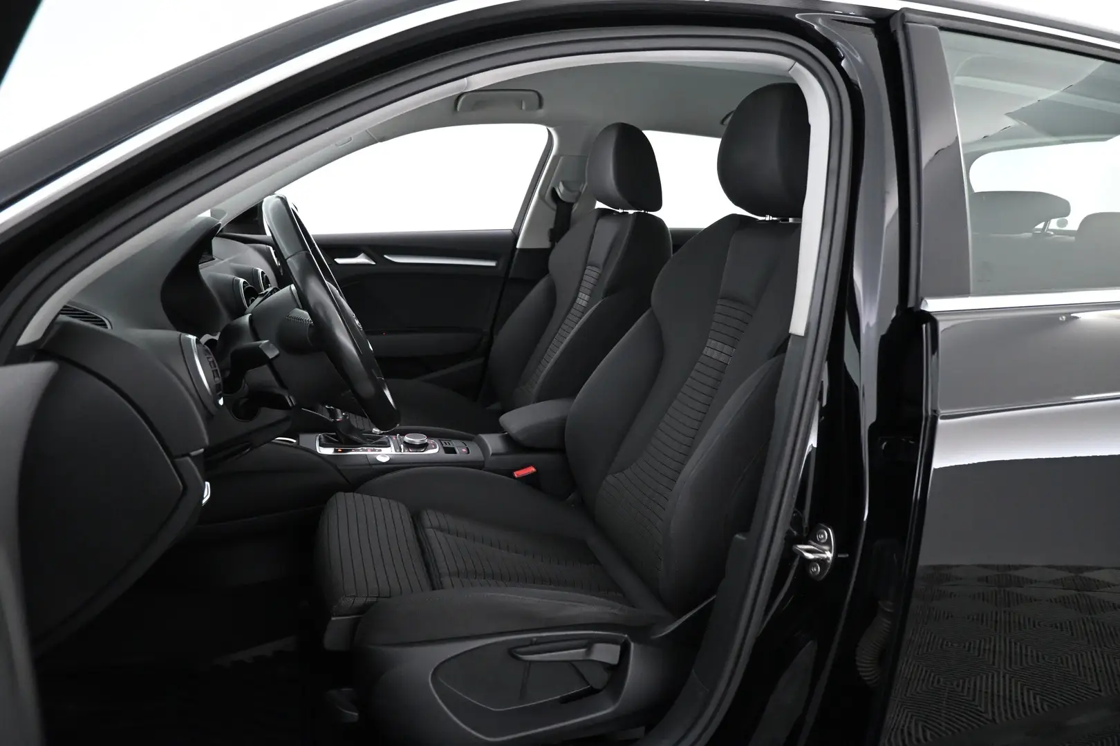 Car Image - 64L6SW3EqkNq2VerSv4jRm