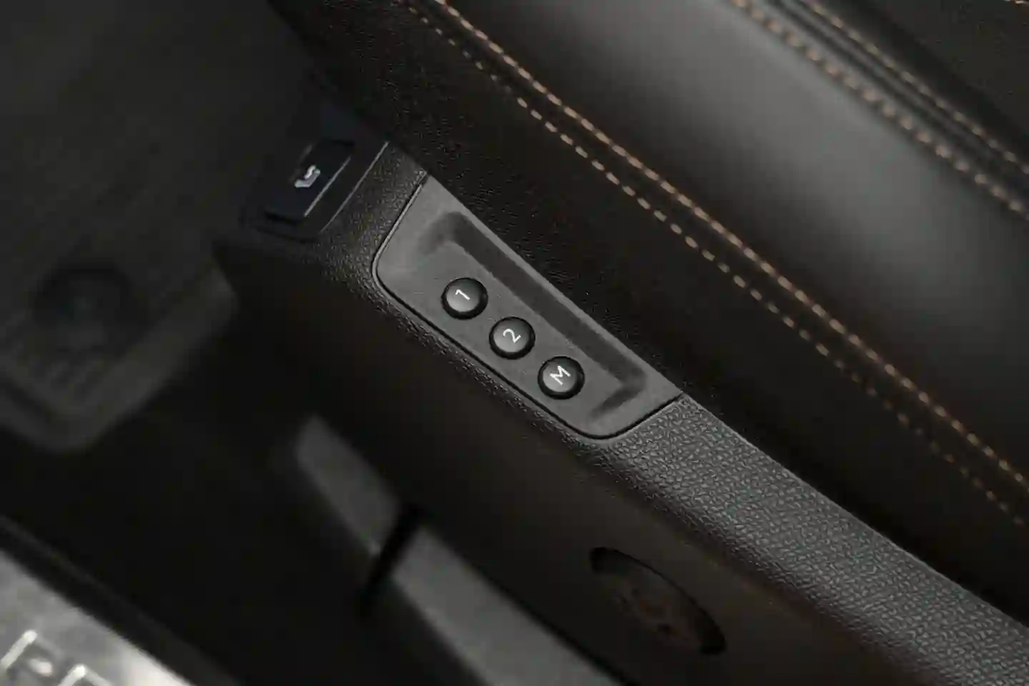 Car Image - 6OzM9BaLn2ZFmYSNowJ2ct