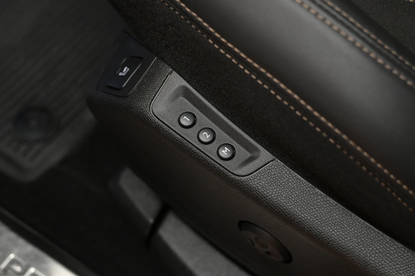 Car Image - 6OzM9BaLn2ZFmYSNowJ2ct