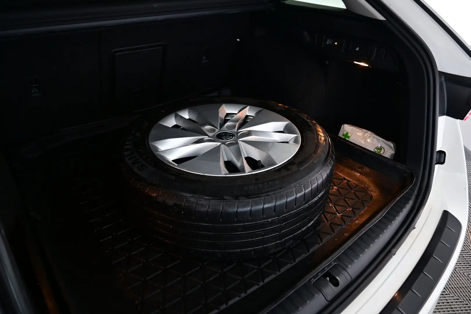 Car Image - 3uVMtxJLzb5wDMudNg5px9