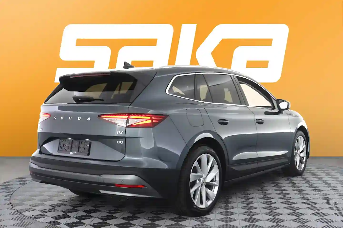 Car Image - 5ZU6b68Dx6qH8kbUcgeGJl