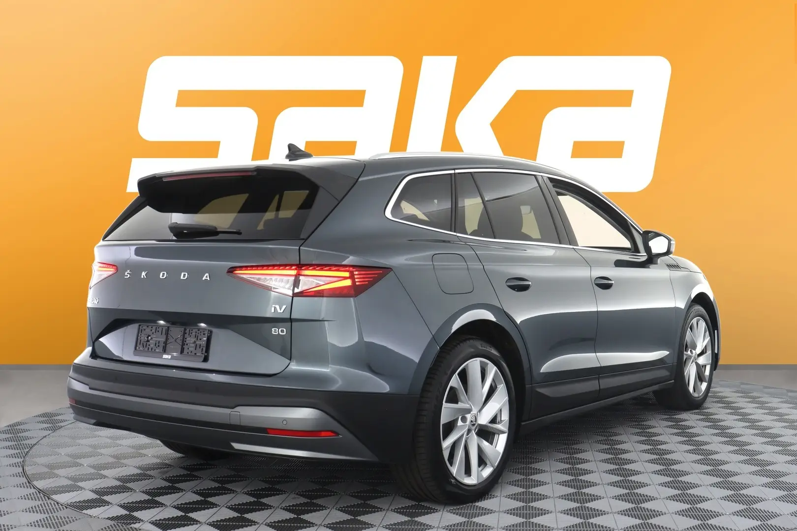 Car Image - 5ZU6b68Dx6qH8kbUcgeGJl