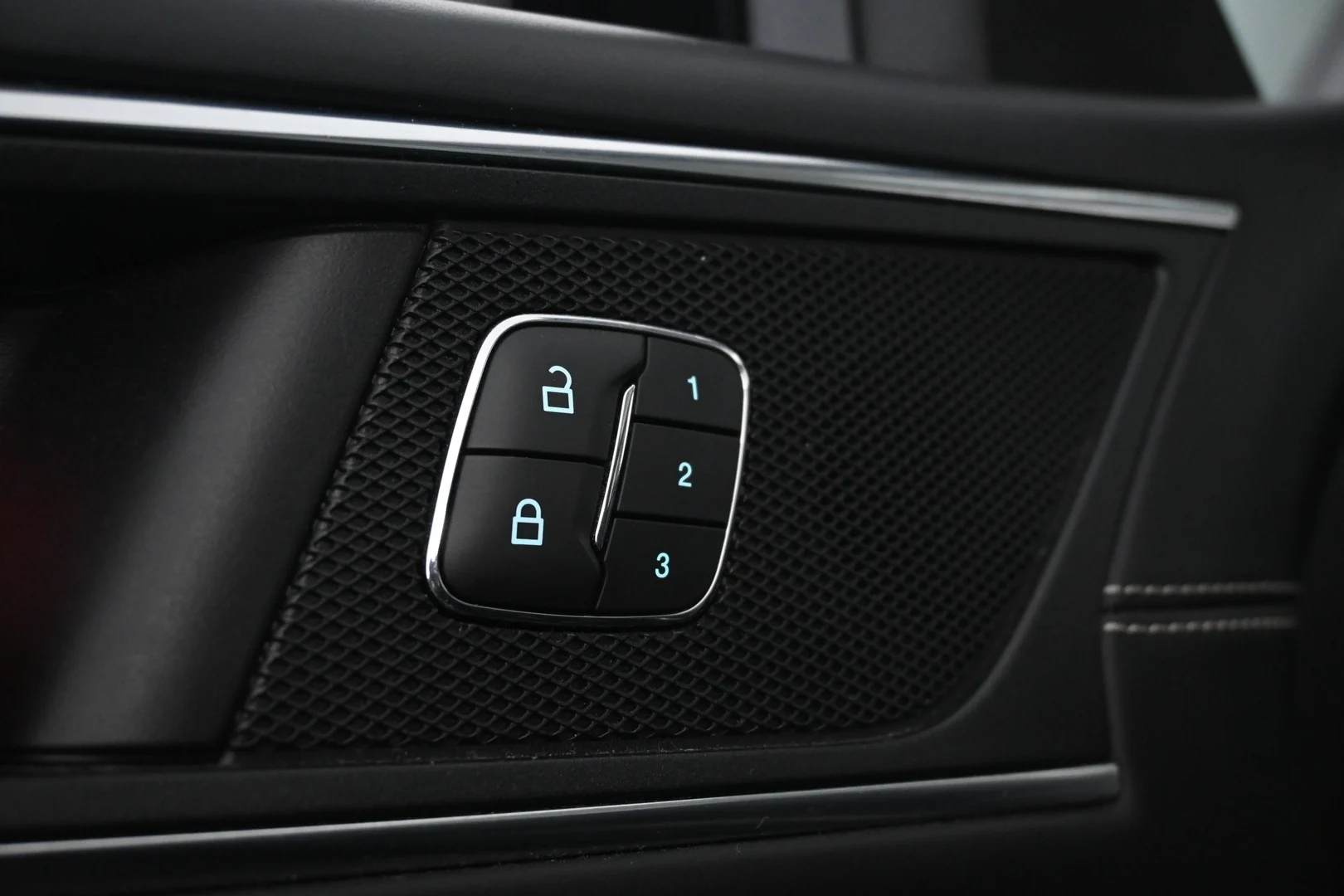 Car Image - 5TtqaYKCW9FIxecVaWRxpe