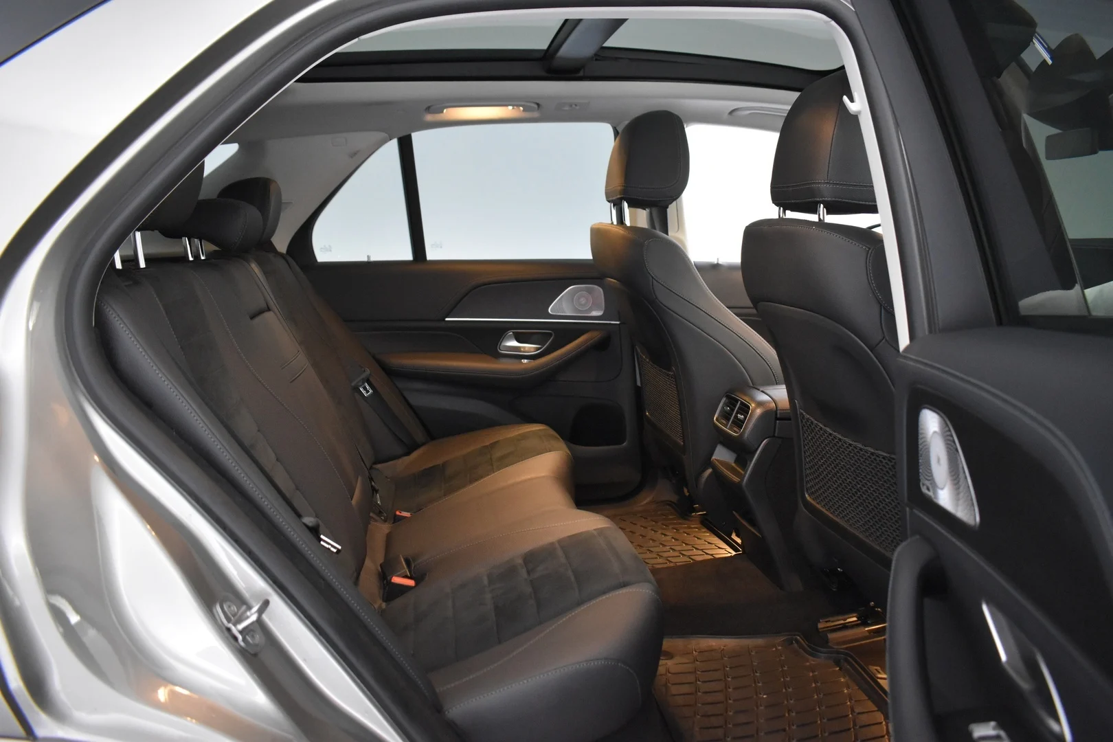 Car Image - OXiKNMPDpvmkc7TQiY8na