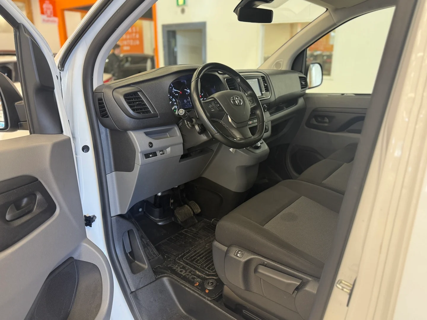 Car Image - CGLZzSN5vamg7sBnJQZBu