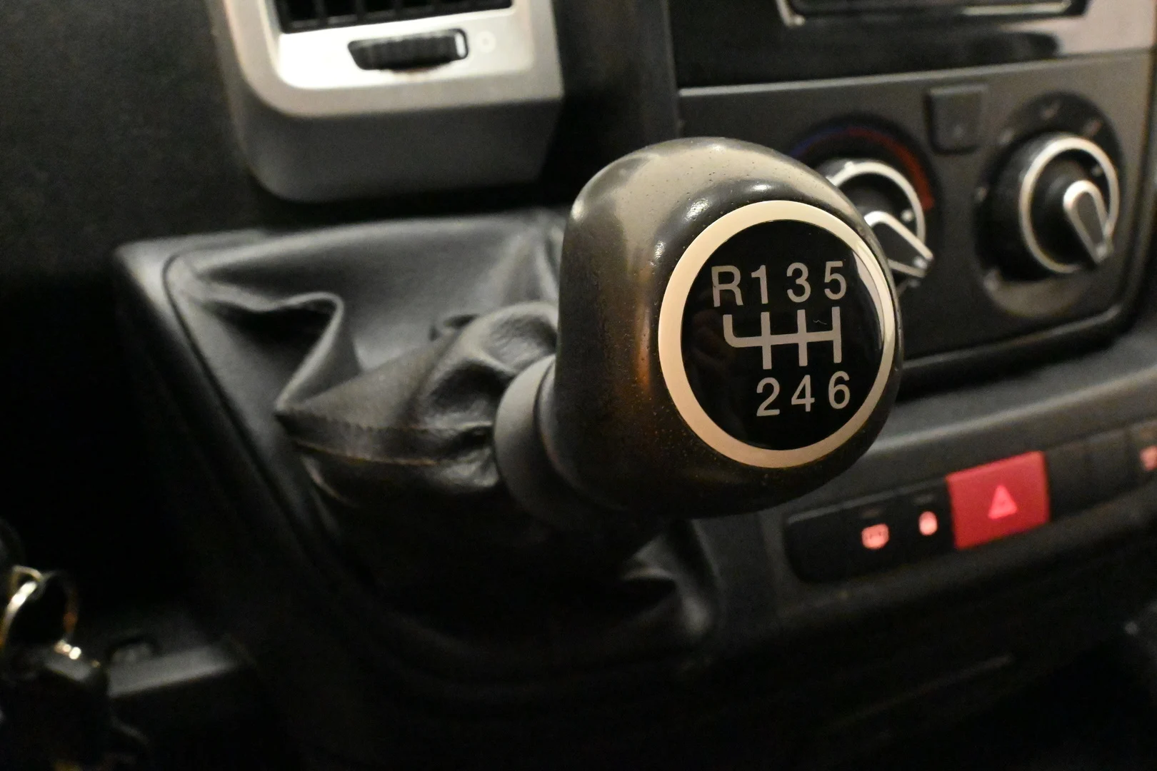 Car Image - r70oq0DdFb3lXrDsV44un