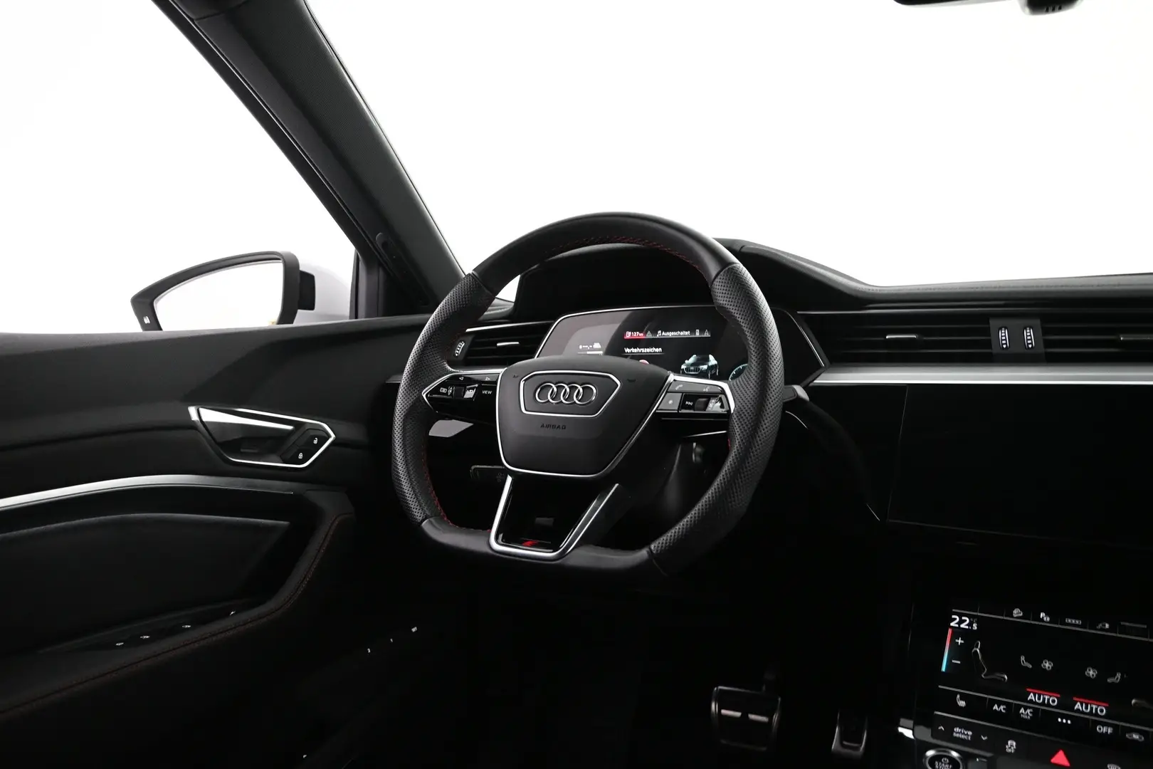 Car Image - 1UZzZ5X02EUYWof29o19Yu