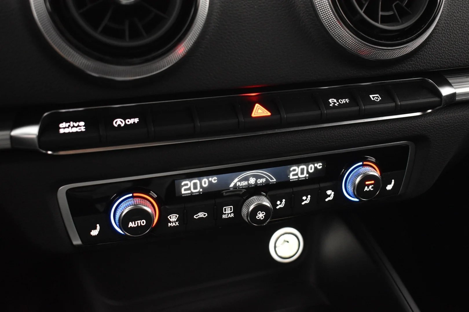 Car Image - neOXz5DDaQr2L7jPamqm9